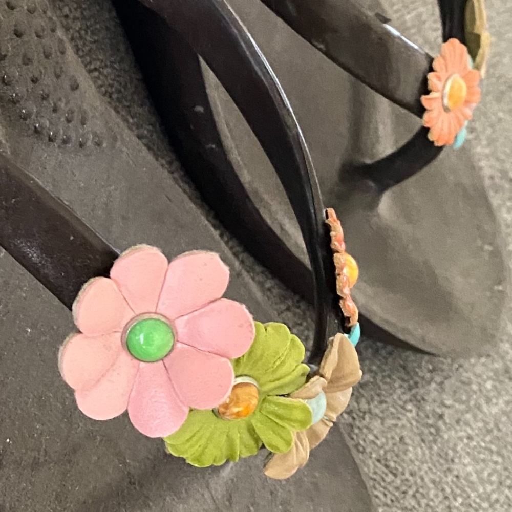 OKA Ladies soft sandal pretty floral appliqué